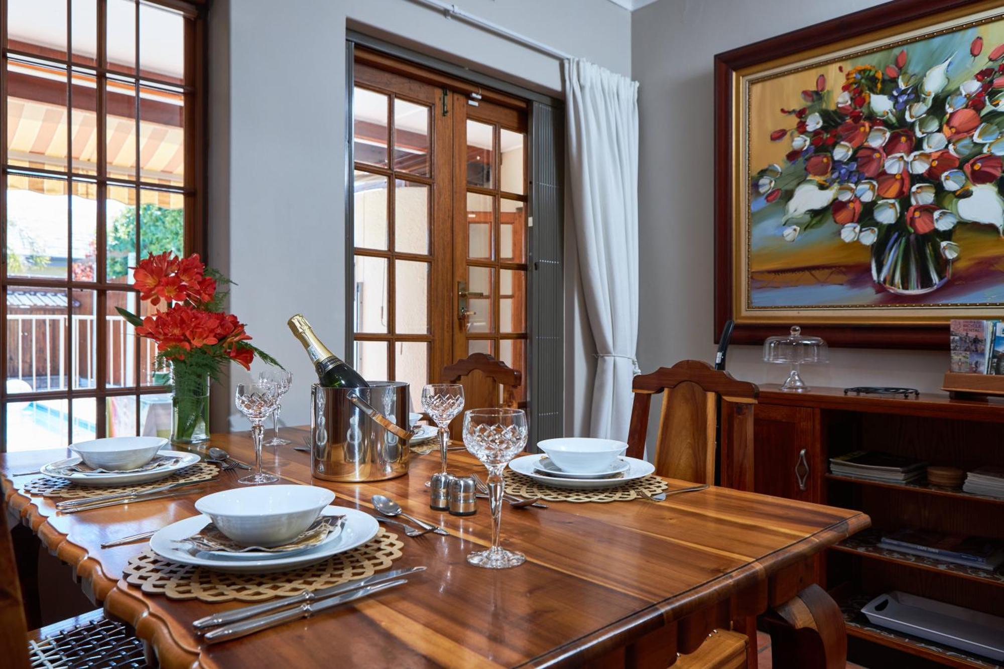 Meerendal Cottage-Affordable Luxury-Private Garden With Pool & Hot Tub Kapstaden Exteriör bild