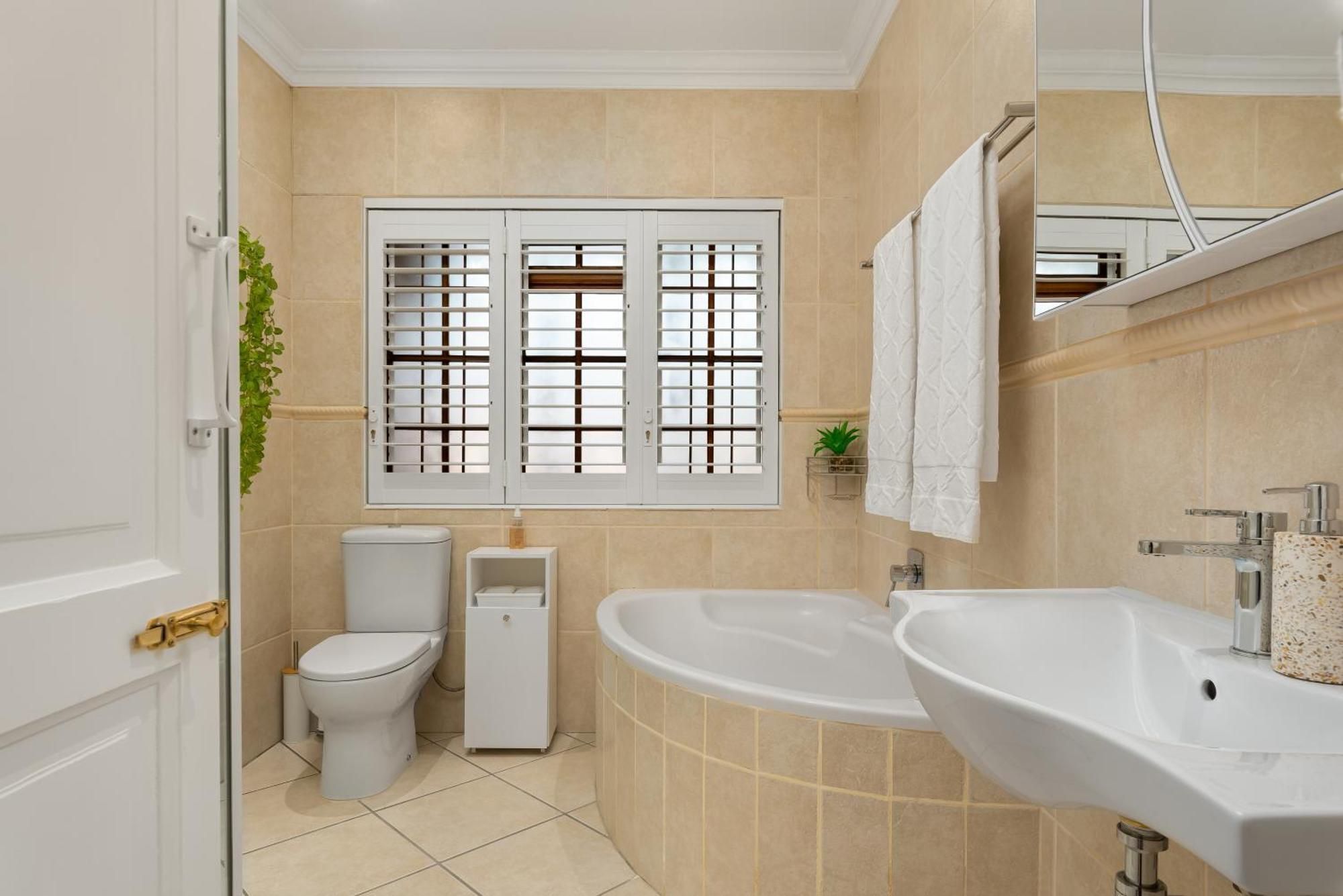 Meerendal Cottage-Affordable Luxury-Private Garden With Pool & Hot Tub Kapstaden Exteriör bild