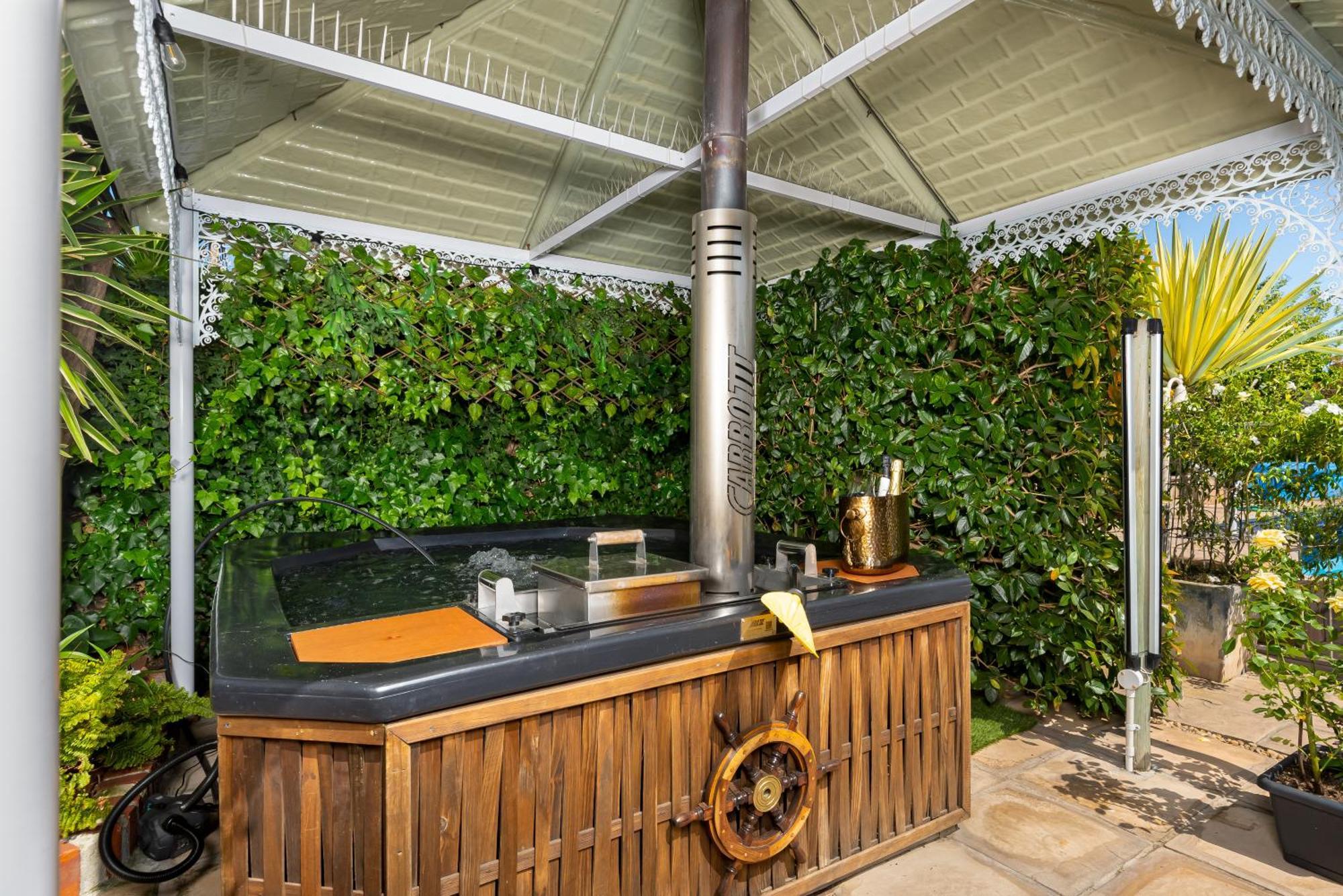 Meerendal Cottage-Affordable Luxury-Private Garden With Pool & Hot Tub Kapstaden Exteriör bild